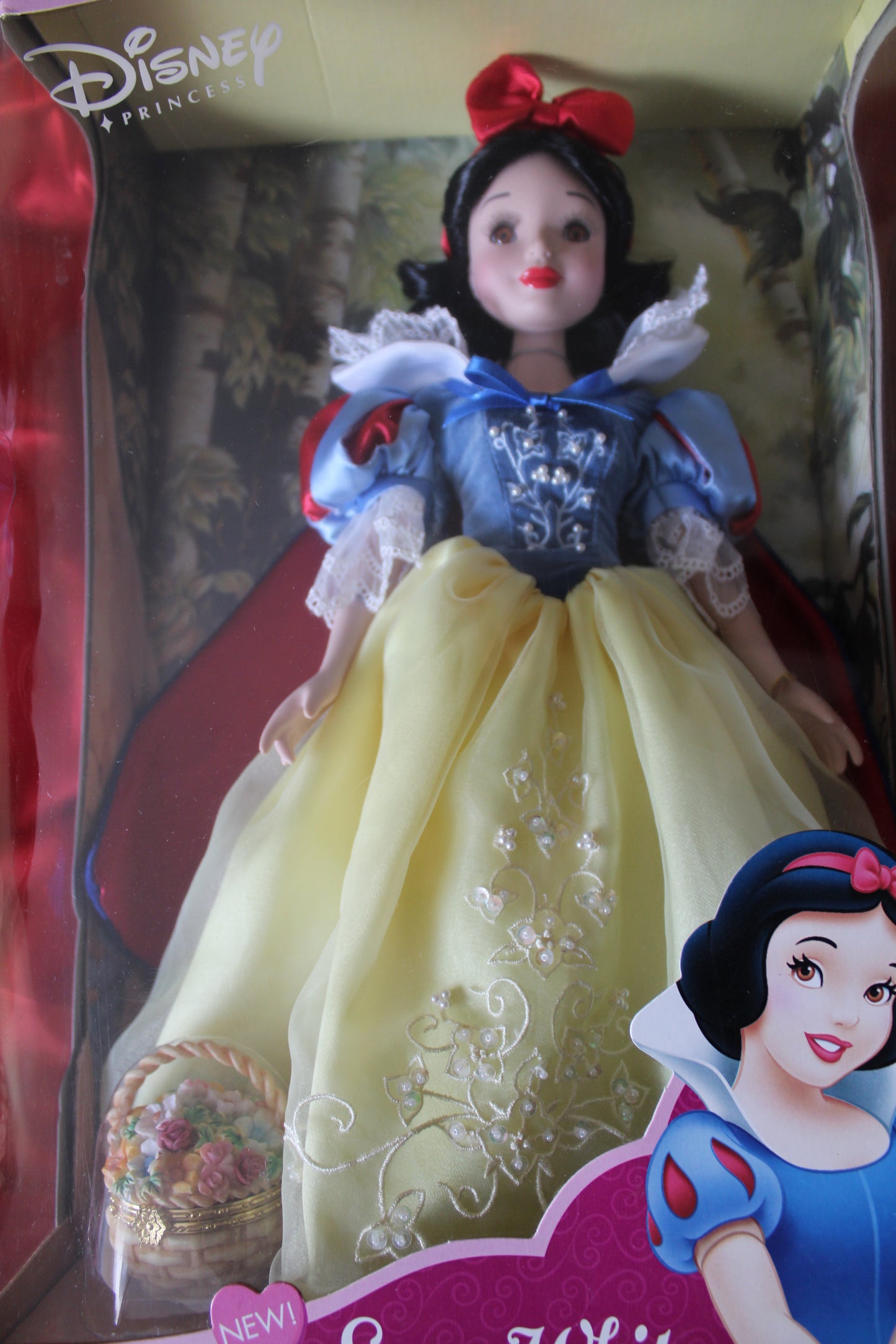Snow White Porcelain Doll Princess New in box 2002 Brass Key collectible 16 inch