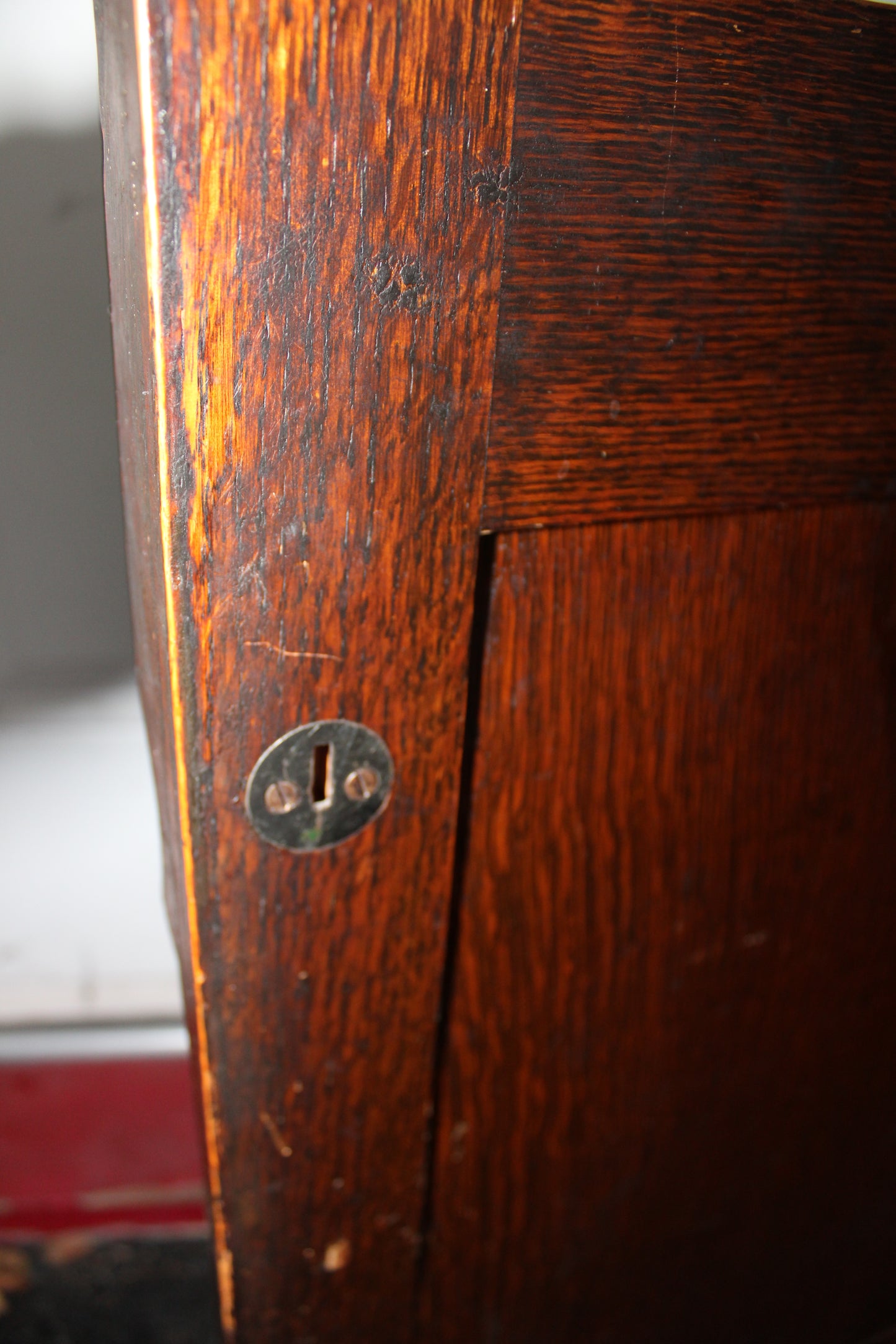 Early 20th Century Sewing Cabinet Tiger Oak wood - Treadle and Wheel