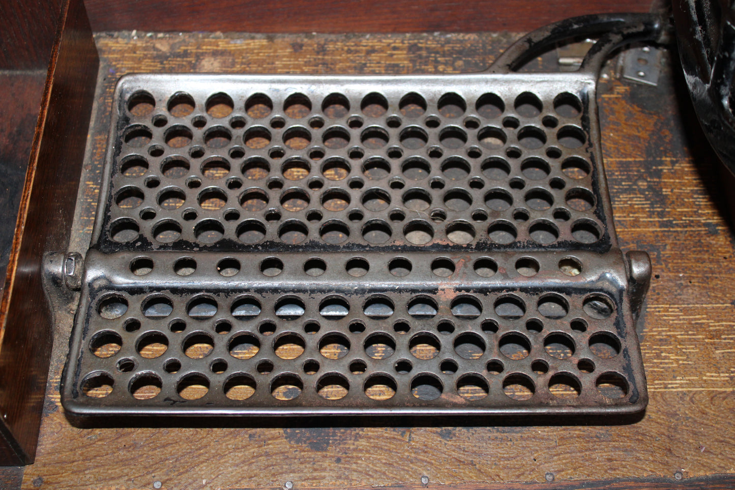 Early 20th Century Sewing Cabinet Tiger Oak wood - Treadle and Wheel