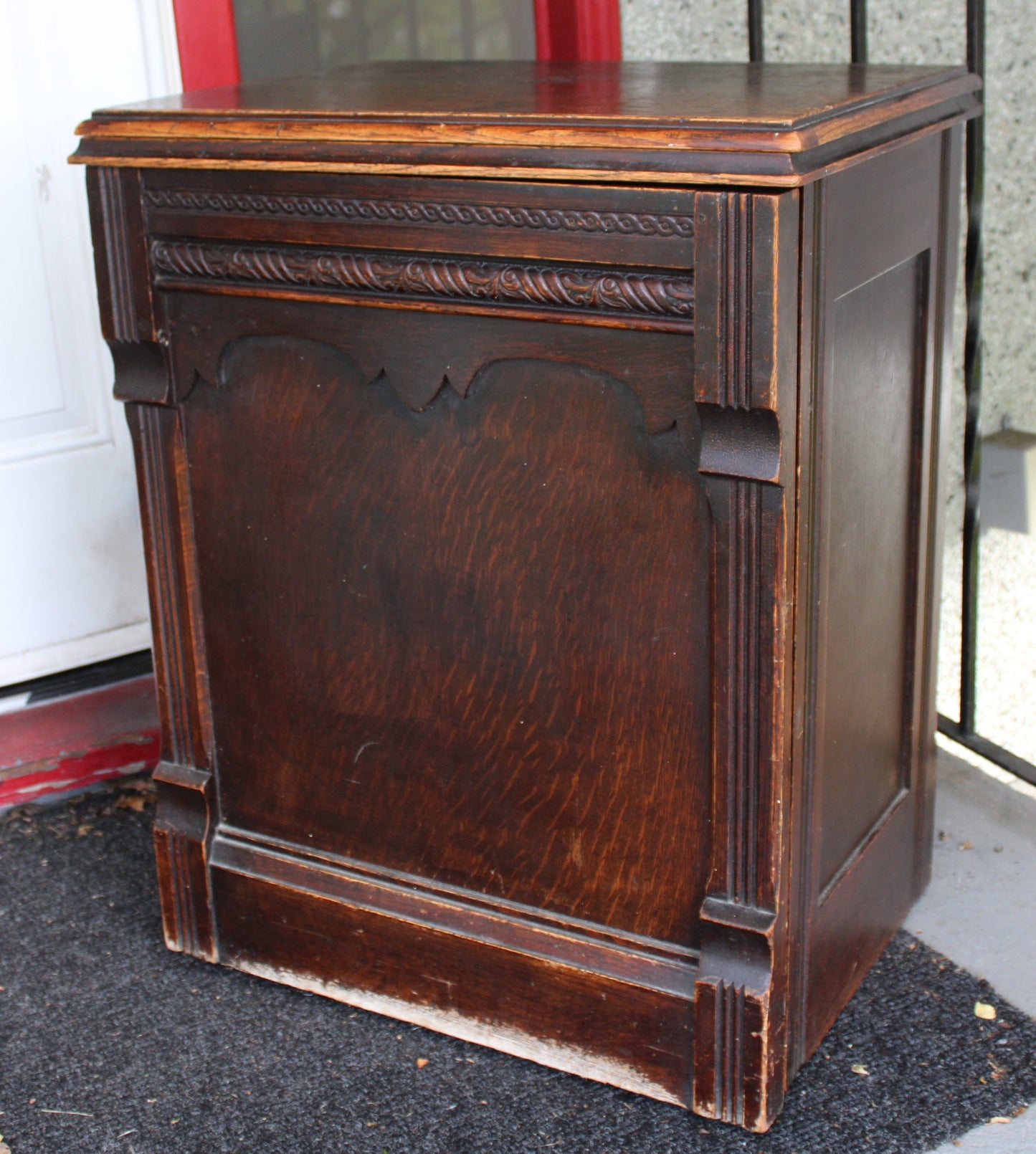 Early 20th Century Sewing Cabinet Tiger Oak wood - Treadle and Wheel