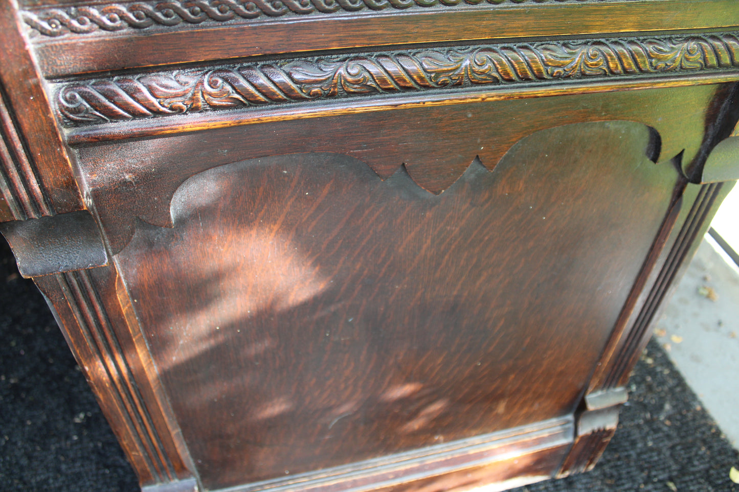 Early 20th Century Sewing Cabinet Tiger Oak wood - Treadle and Wheel