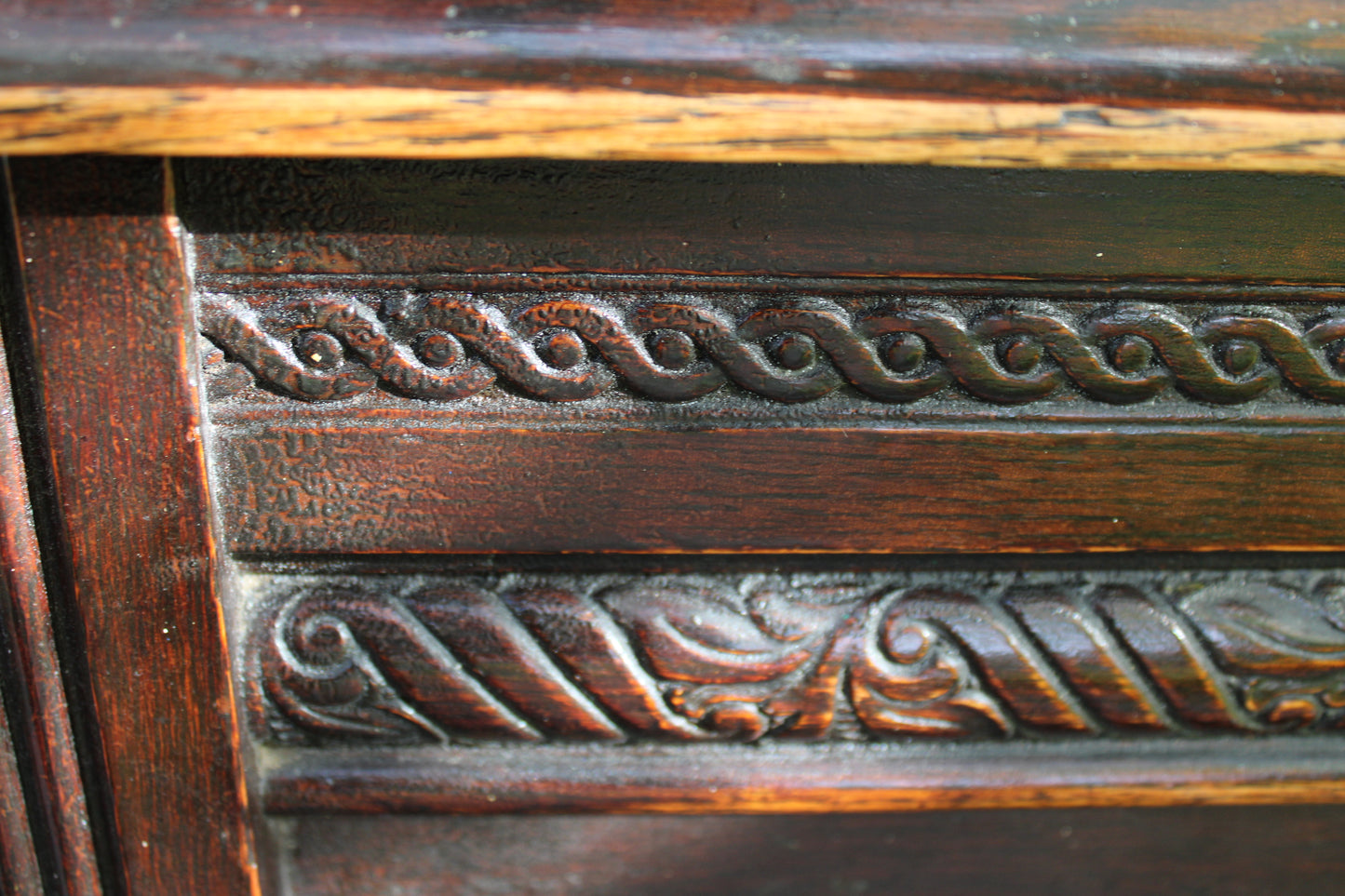 Early 20th Century Sewing Cabinet Tiger Oak wood - Treadle and Wheel