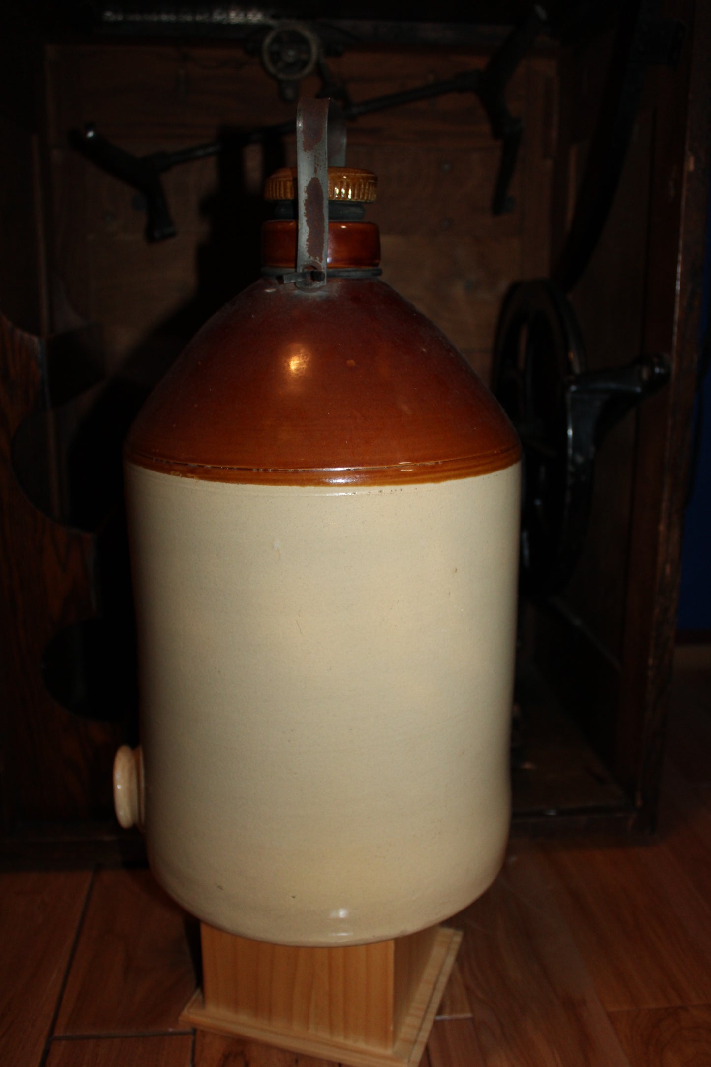 Albany N.Y. ~ Crock Stoneware Jug ~ H. Dickson Hats Caps Furs - 60 State Street